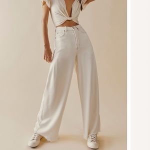We the Free Old West Slouchy Jeans Warm White Size 26
